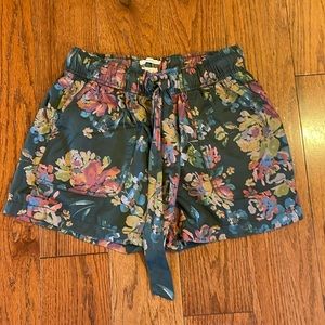 Size M floral shorts